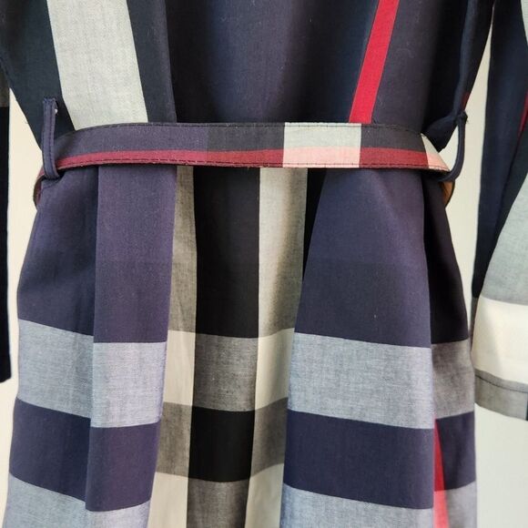 Sophisticated Blue and Red Cape with Classic Silhouette - Picture 9 of 11